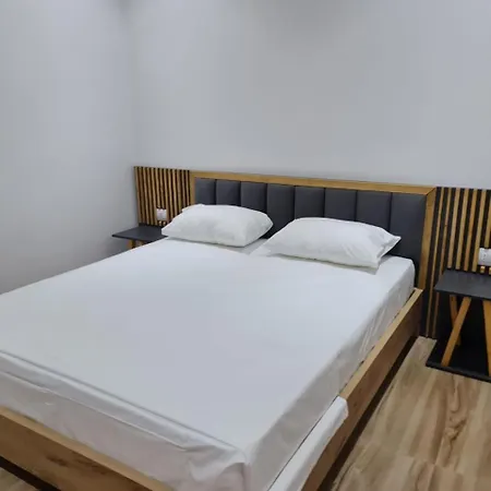 Laska Apartment *